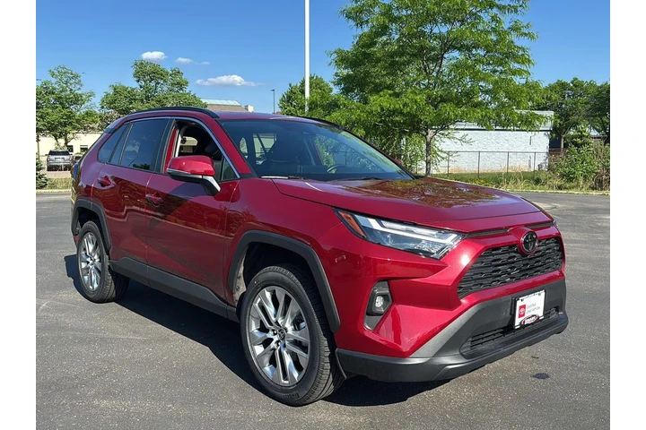 $40299 : Gold Certified 2025 RAV4 XLE image 7