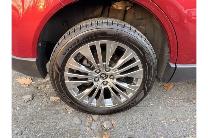 $28999 : Toyota Venza 2022 AWD XLE 4d image 7