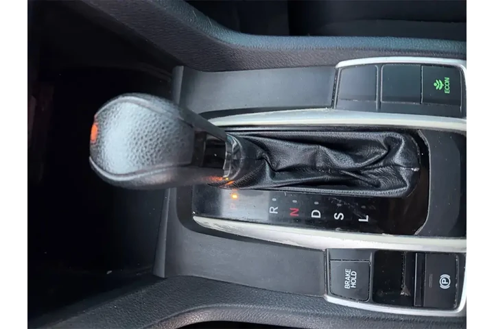 $17500 : Honda Civic 2019 LX 2dr Coup image 9