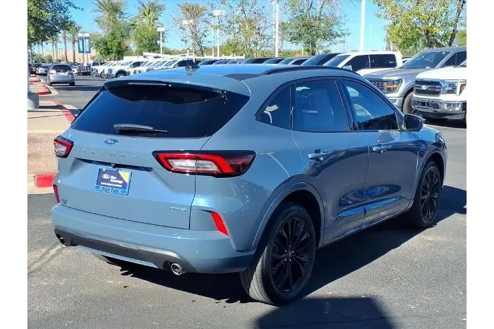$26390 : Ford Escape 2023 AWD ST-Line image 4