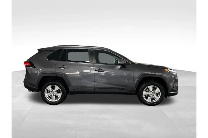 $31990 : 2023 RAV4 XLE image 6