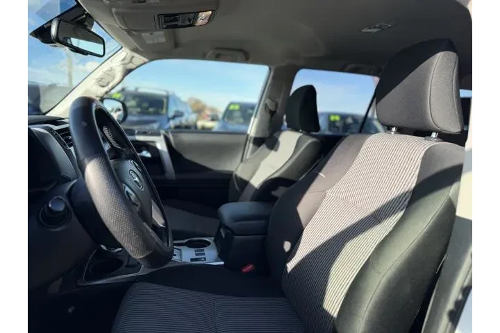 $38899 : Toyota 4Runner 2023 4x4 SR5 image 10