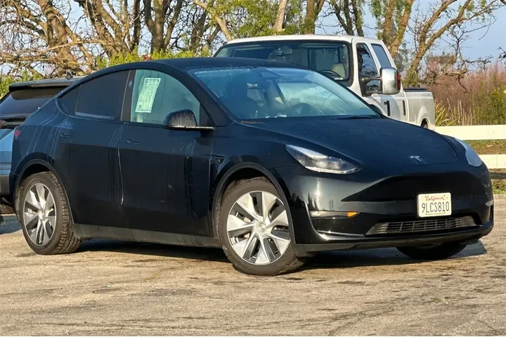 $29841 : Tesla Model Y 2024 AWD Long image 2