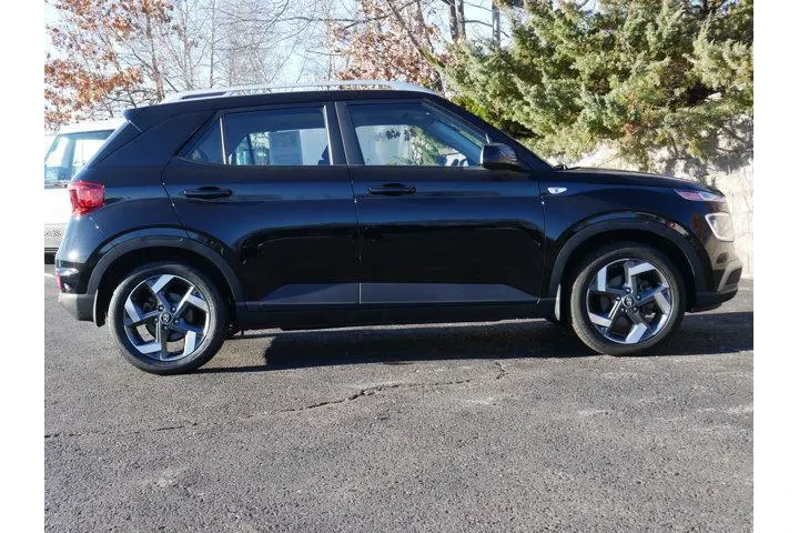 $17495 : Hyundai VENUE 2023 SEL 4dr C image 8