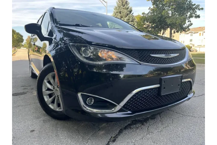 $12495 : 2017 Pacifica Touring-L image 2