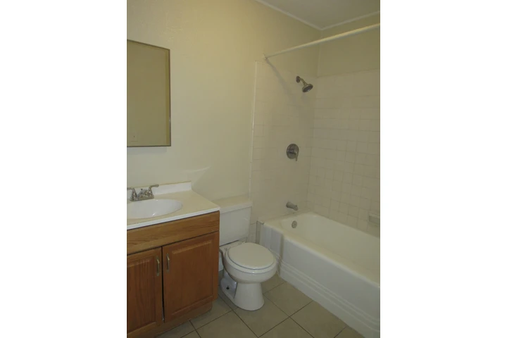 $2150 : Ontario Casa 2 recamaras image 3