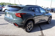 $22387 : 2025 Trax FWD 4dr LT thumbnail