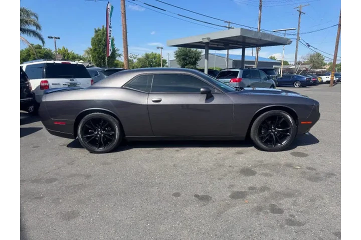 $13498 : 2017 Challenger SXT image 9