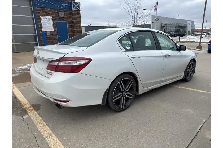 $17990 : Honda Accord 2017 Sport Spec image 4
