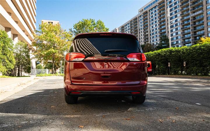 $13550 : 2018 CHRYSLER PACIFICA image 5