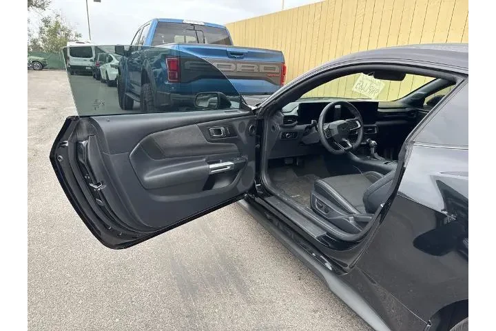 $29414 : Ford Mustang 2024 EcoBoost 2 image 6