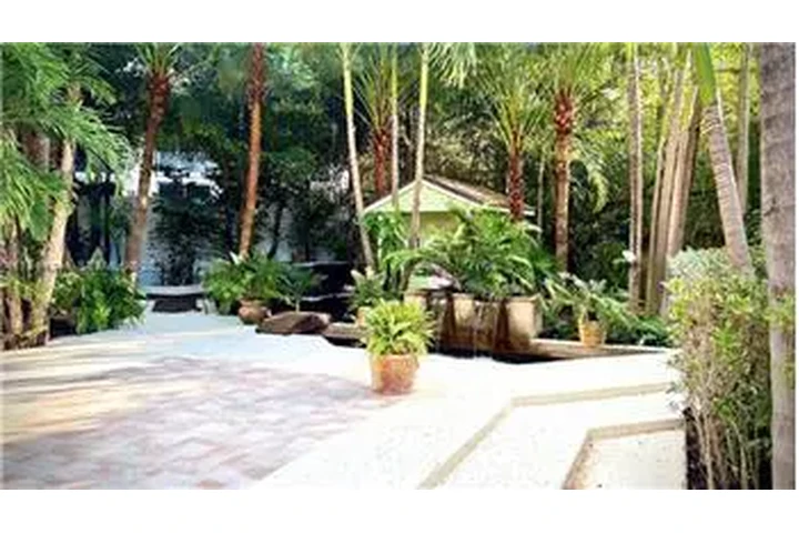 $10000 : Rental property with 3 bedro image 1