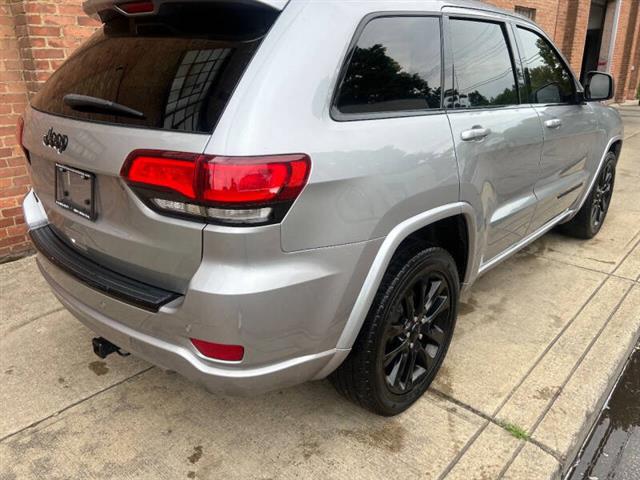 $18000 : 2017 Grand Cherokee Altitude image 8