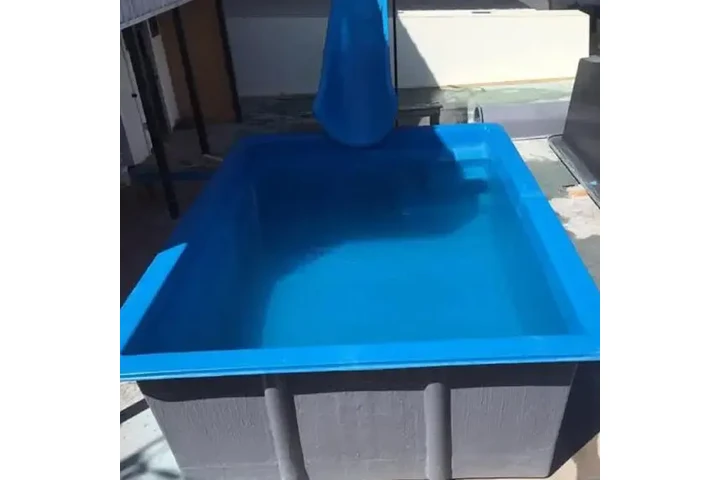 California 777 Pool Fiberglass image 4