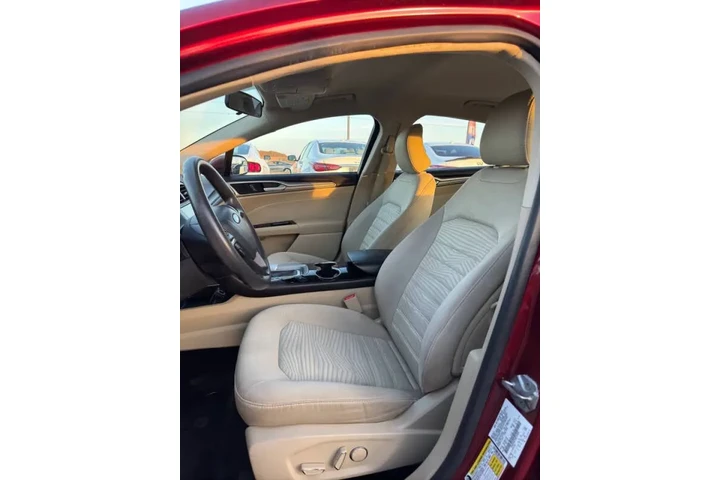 $8000 : 2016 Fusion SE image 7