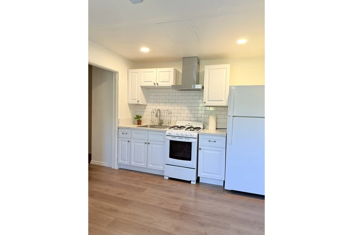 $1350 : Santa Fe Springs 1bed 1bath image 2