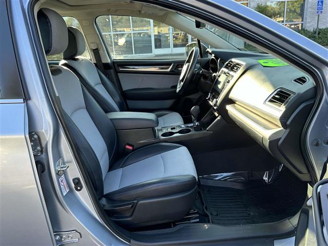 $13974 : PRE-OWNED 2018 SUBARU LEGACY image 10