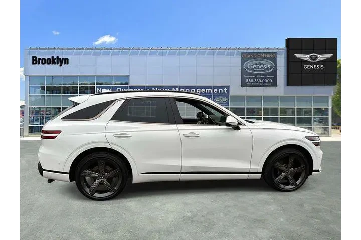 $34888 : Genesis GV70 2023 AWD 2.5T S image 2