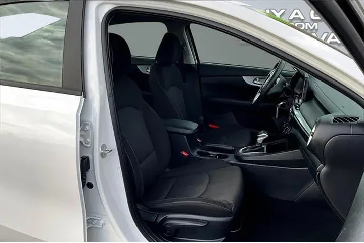 $14998 : Kia Forte 2024 LX 4dr Sedan image 7