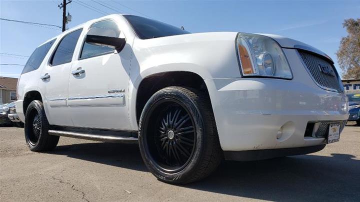 2010 GMC Yukon Denali image 9