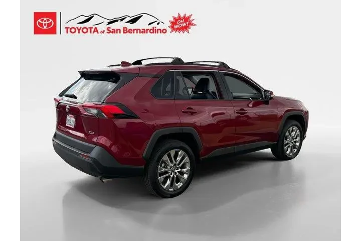 $25990 : Toyota RAV4 2021 XLE Premium image 5