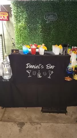 = $300 dls. BARTENDER 🥂 image 1