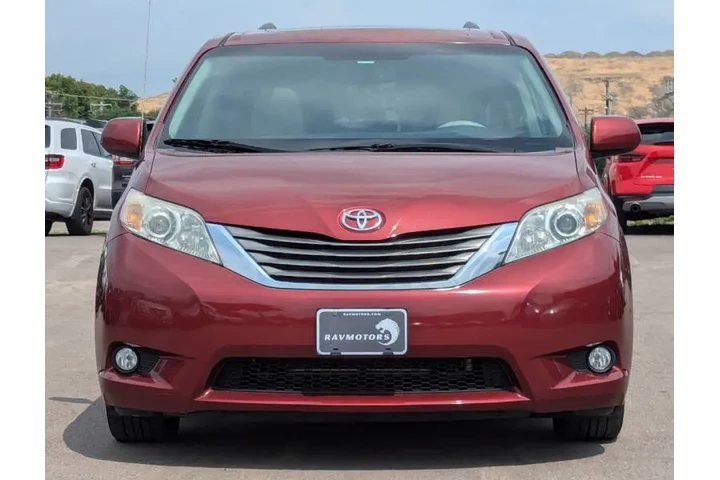 $16995 : 2012 Sienna XLE 7-Passenger A image 9