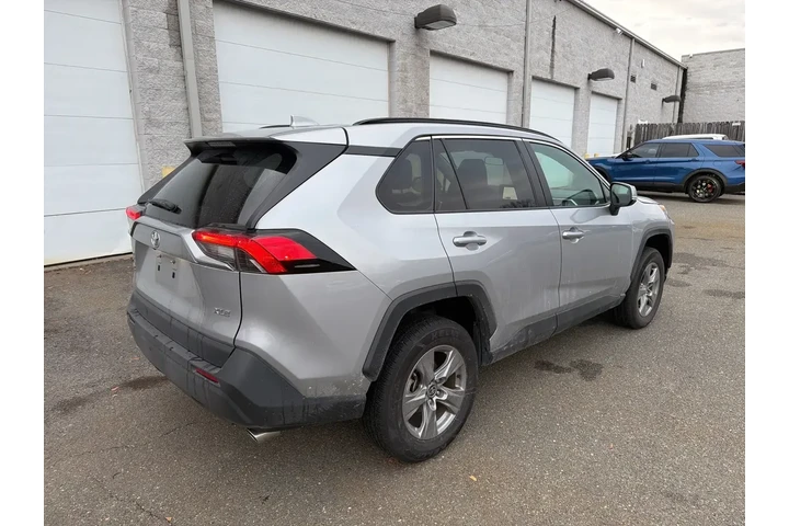 $25500 : Toyota RAV4 2024 XLE 4dr SUV image 5