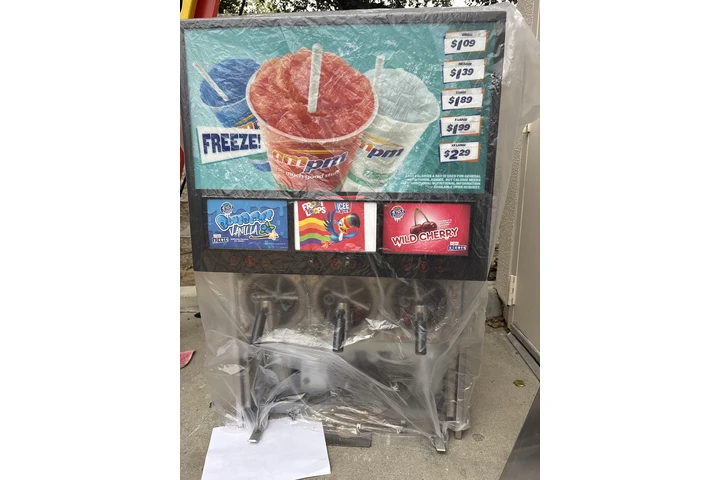 $2000 : Frozen beverage machine image 1