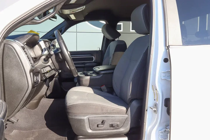 $46988 : 2024 2500 Big Horn 4x4 Crew C image 7