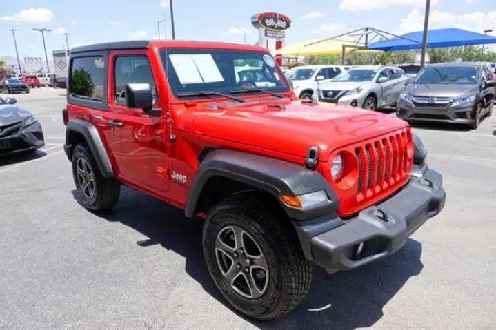 $41995 : Pre-Owned 2019 Wrangler Sport image 4