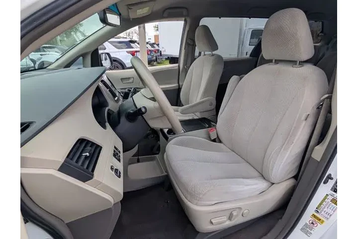 $4997 : Toyota Sienna 2012 LE 7-Pass image 6