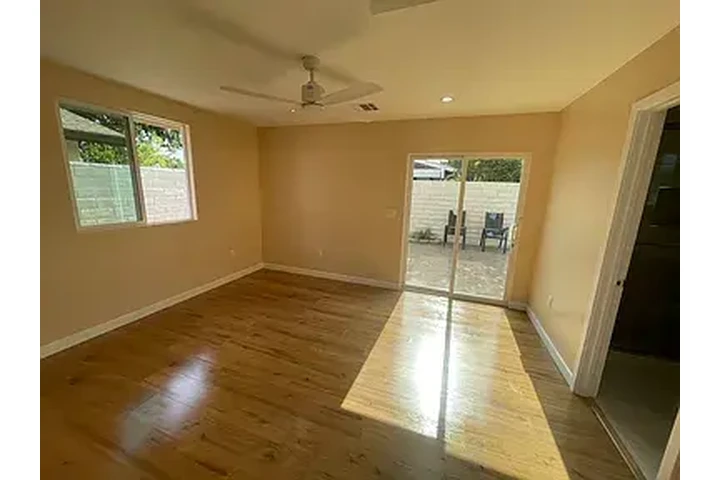 $2000 : Charming 2bed for rent in LA image 9