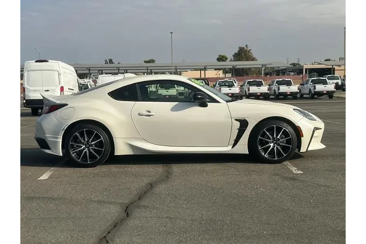 $28905 : Toyota GR86 2022 2dr Coupe 6 image 2