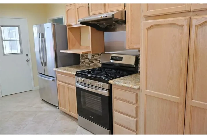 $2000 : 2 bedroom House in Koreatown image 4