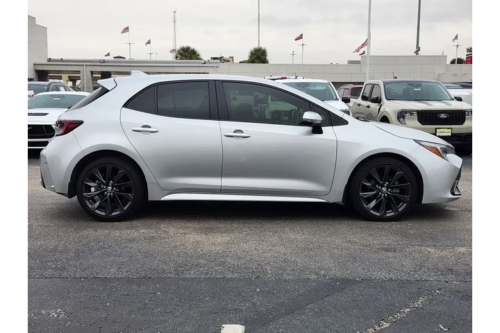 $20999 : Toyota Corolla Hatchback 202 image 4