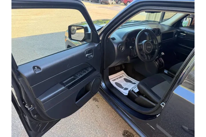 $7999 : 2015 Patriot Altitude Edition image 10