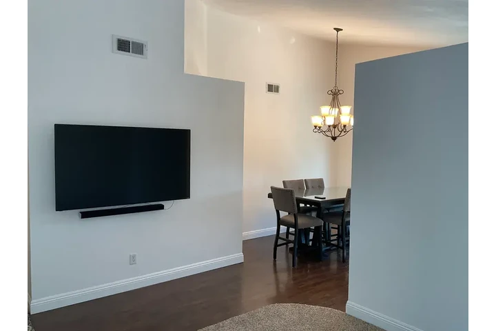 $1250 : Fontana - SINGLE FAMILY HOME image 6
