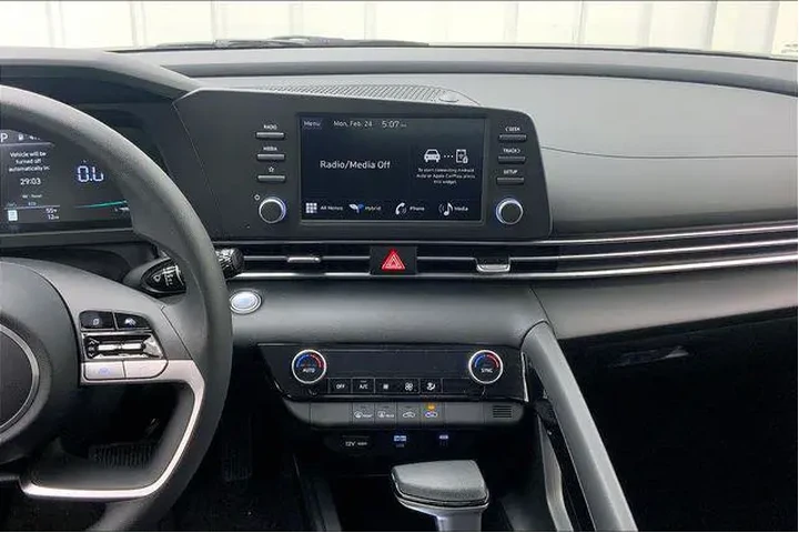 $26339 : Hyundai ELANTRA Hybrid 2025 image 7