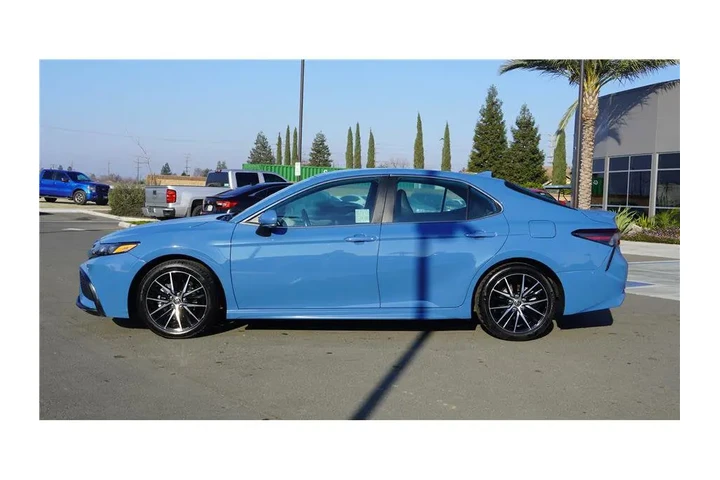 $21984 : 2023 Camry SE Sedan 4D image 9