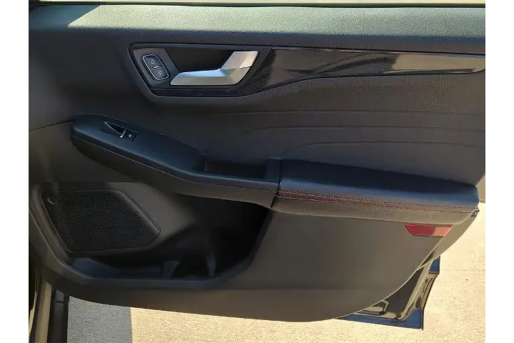 $18993 : Ford Escape 2024 ST-Line 4dr image 8