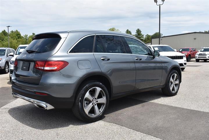 2016 Mercedes-Benz GLC 300 image 9