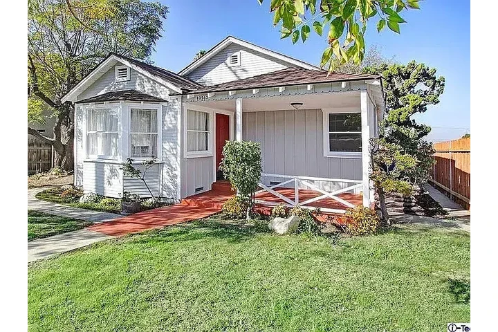 $2400 : House for rent in LA image 1