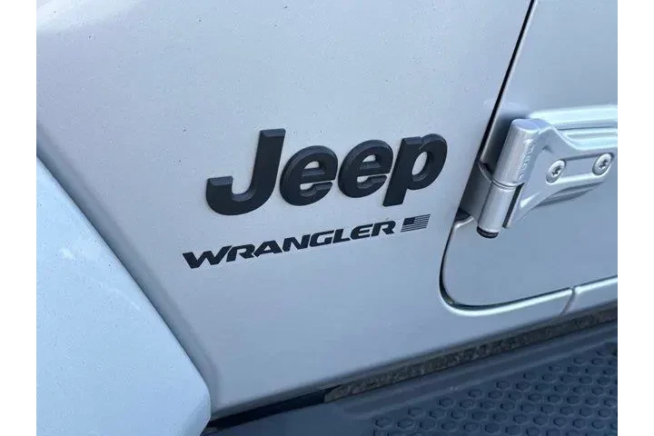 Jeep Wrangler 2023 4x4 Sahar image 8