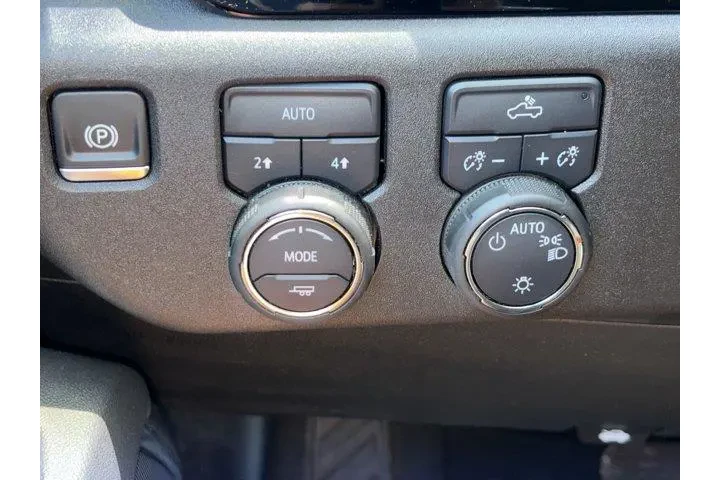 $39500 : Chevrolet Silverado 1500 202 image 9