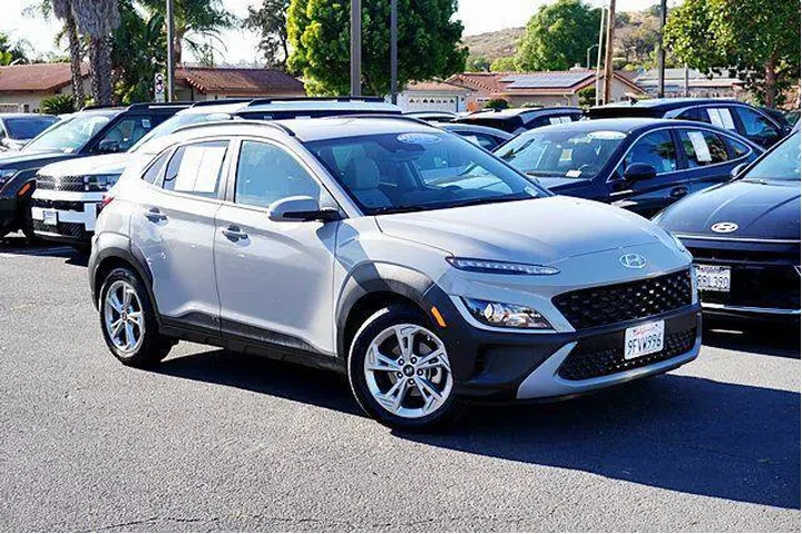$18570 : Hyundai KONA 2023 SEL 4dr Cr image 3