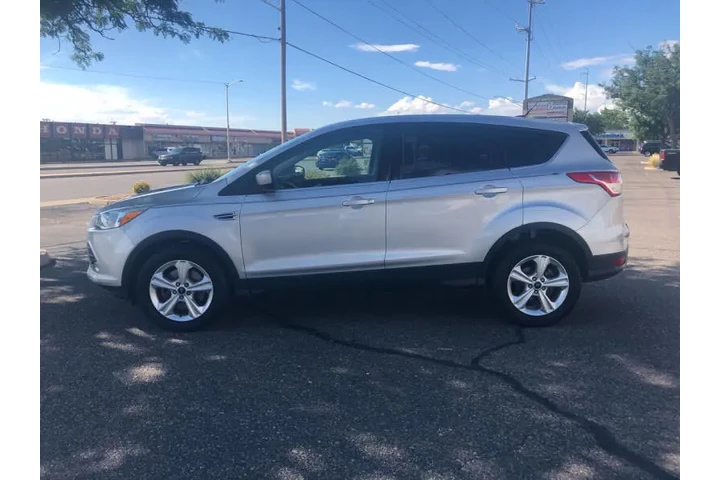 2016 Escape SE image 4