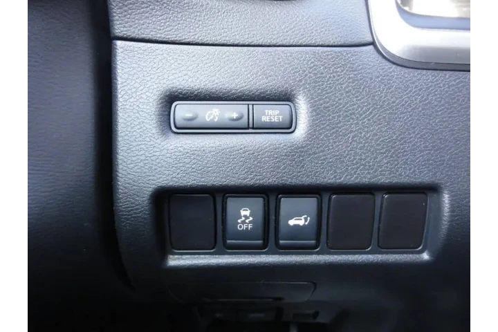 $11450 : 2017 Murano SL image 10