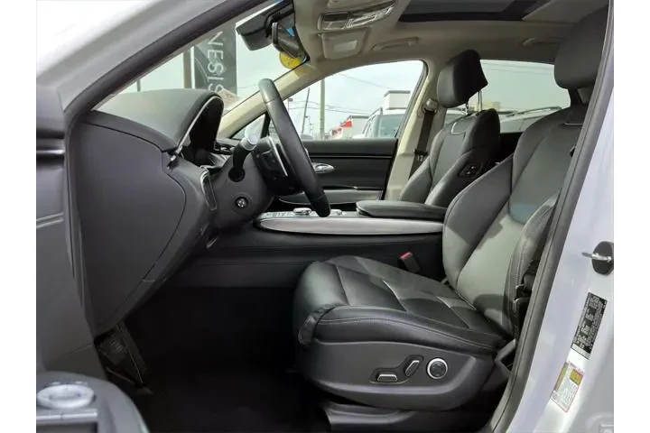 $39909 : Genesis GV70 2024 AWD 2.5T S image 9