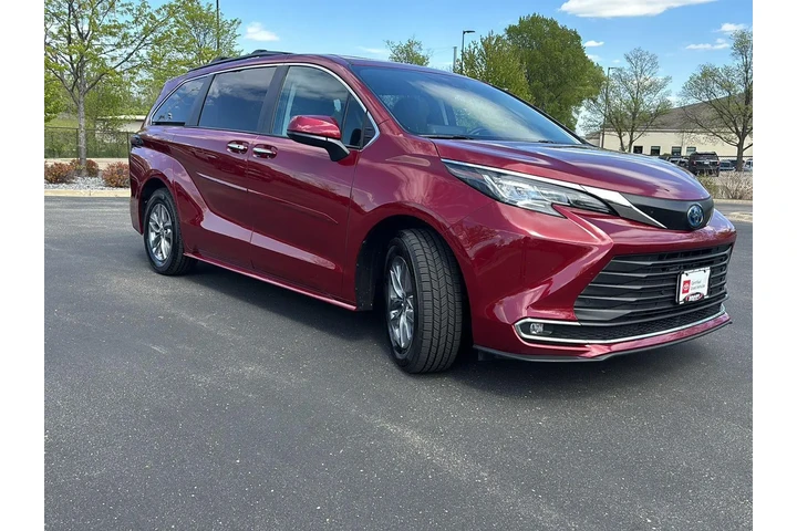 $43299 : Gold Certified 2023 Sienna XLE image 8